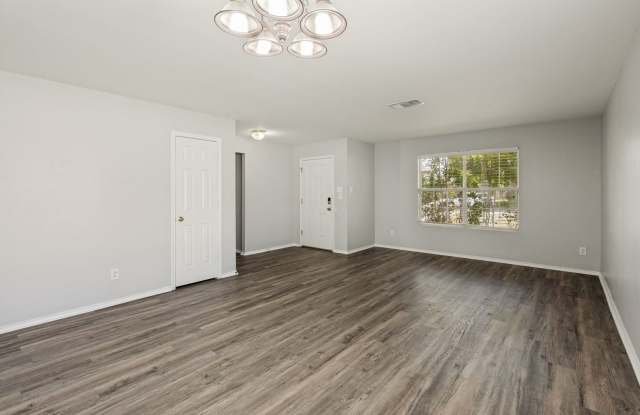4-Bedroom Cibolo Home with Downstairs Bedroom & Full Bath Gallery 4