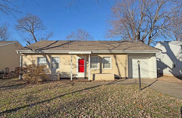 Gorgeous Well Kept Home Near Mercy  Bass Pro! - 1951 South Virginia Avenue, Springfield, MO 65807