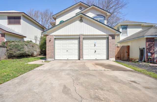 Charming 3/BR 2/BA Rental with Walk-In Closet  High Ceilings photos photos