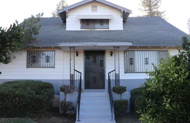 3214 S Leonard Ave. Gallery 1