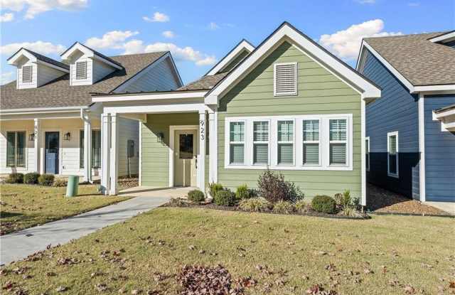 923  NE Heights  LN photos photos