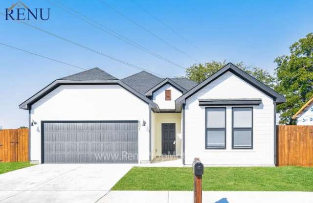 601 Perry Avenue - 601 Perry Avenue, Waxahachie, TX 75165
