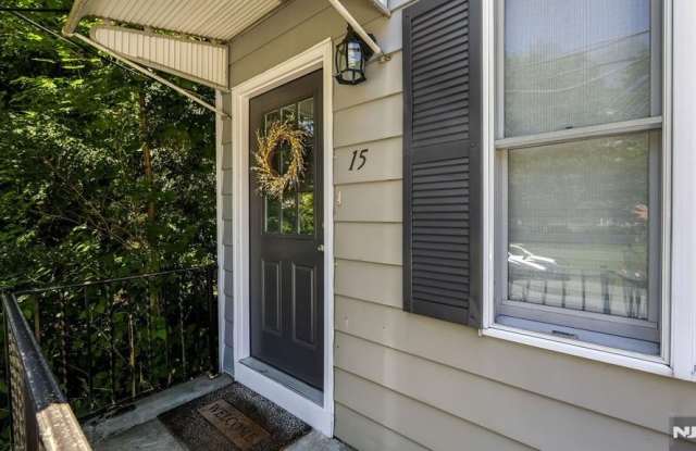 15 Grandview Avenue Gallery 4