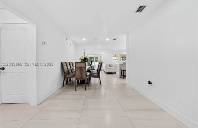 1912 N 42nd Ave Gallery 4