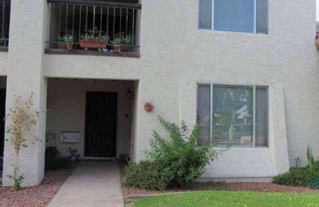 Central townhome with 2 bedrooms and 3 bathrooms photos photos