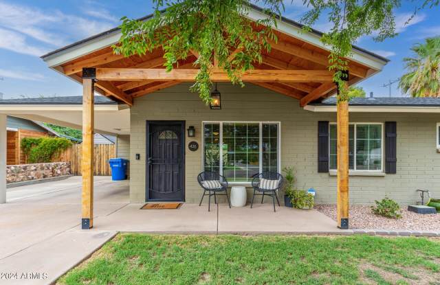 426 E GRISWOLD Road Gallery 2