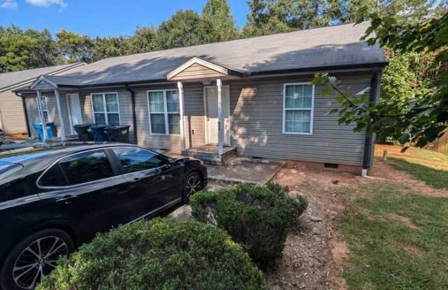 957 14th Street Southeast - 957 14th Street Southeast, Hickory, NC 28602
