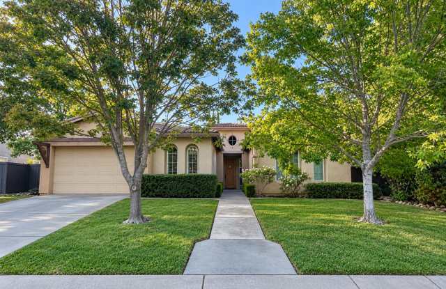 Gorgeous Single-Story Custom Home in the Gated Marinas Community with Pool! Gallery 1