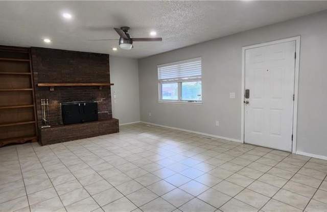 811 SE G Str Gallery 2