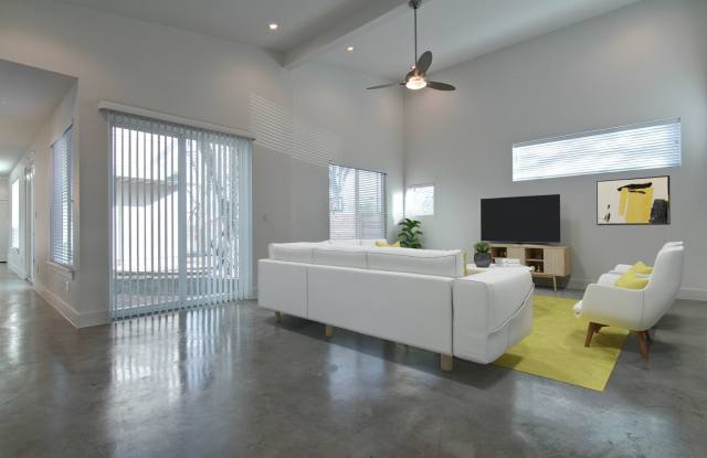 UT PRE-LEASE: 2014 Construction, 6 bed / 3.5 bath home with modern amenities, great location - 5305 Martin Avenue, Austin, TX 78751