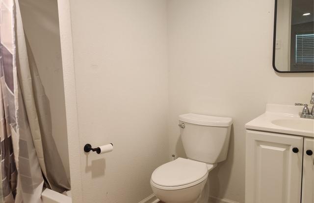202 W Martin Gallery 4