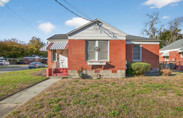 Spacious 3-Bedroom Corner Home with Garage & Private Courtyard Gallery 3