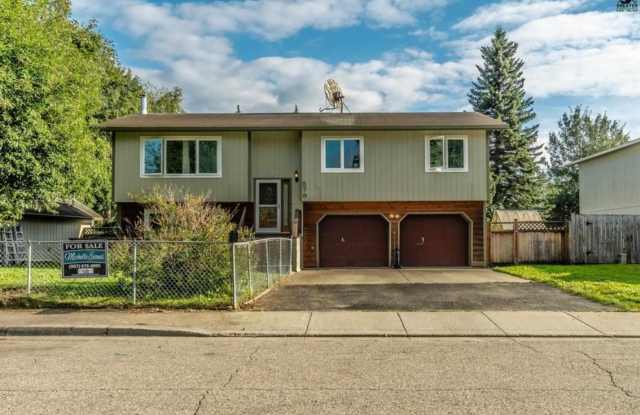 4-Bedroom Fairbanks Home with Garage, Deck  Modern Features / Pet Friendly - 579 Slater Drive, Fairbanks, AK 99701
