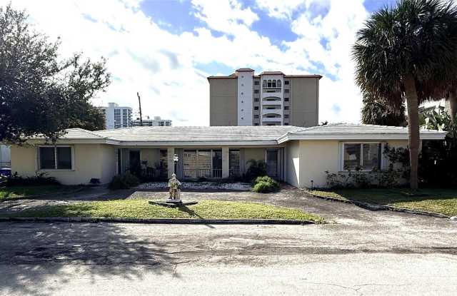 3202 NE 7th Place - 3202 Northeast 7th Place, Pompano Beach, FL 33062