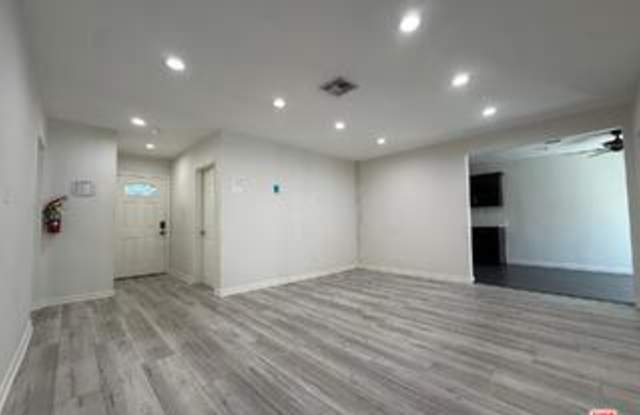 15830 Blackhawk Street Gallery 3