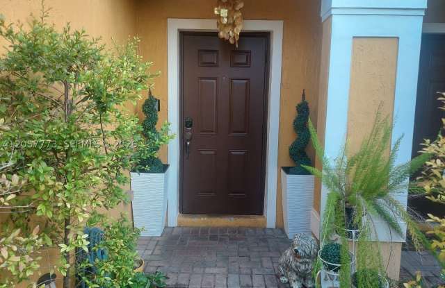 8106 SW 17th Ct Gallery 2