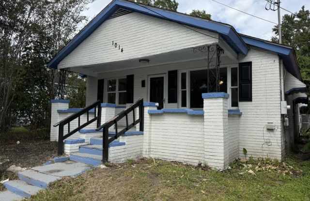 1014 Cope Street Gallery 1
