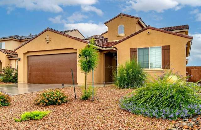 Beautiful Home in great location - 4704 Viento del Norte, Santa Fe, NM 87507