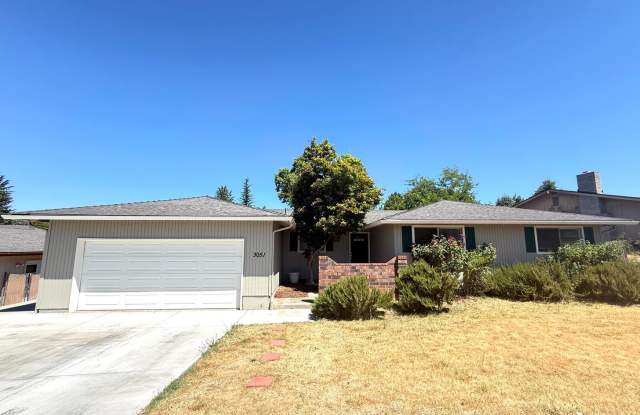 Roomy 3 Bed, 2 Bath Home in Northeast Medford photos photos