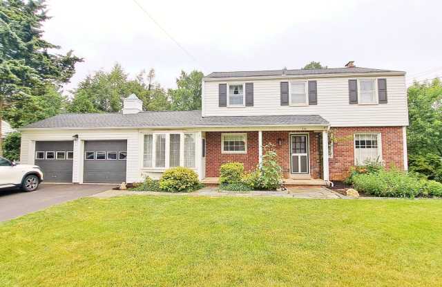 Fully Furnished 4 Bed / 1-1/2 Bath Single Family Home w/2 Car Garage photos photos