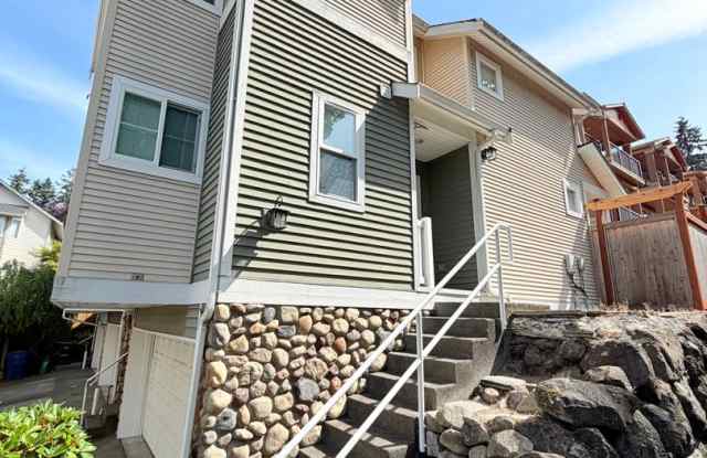 Lovely Lake City Townhouse - Stellar Location!  Available Now at $2995! photos photos