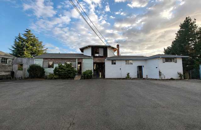 Spacious 5 Bed / 2 Bath Home for Rent in Renton, WA Minutes from The Landing! photos photos