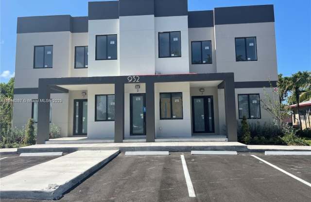 932 SW 10th St photos photos 932 SW 10th St photos photos