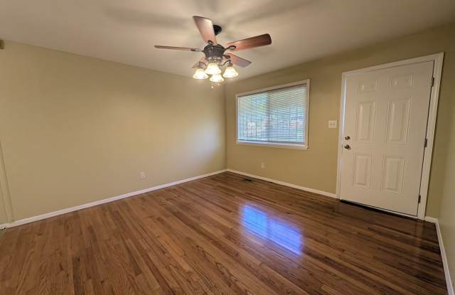 Minutes from Uptown!  Updated 3 Bedroom Ranch Home! Gallery 4