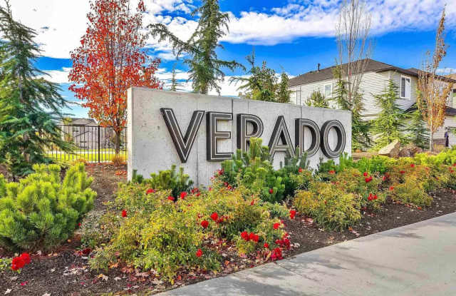 Beautiful Home in Meridian! Solar Power and Landscaping included. Gallery 3