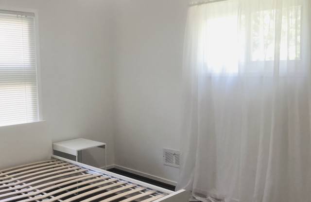 703 Willoughby Ave photos photos