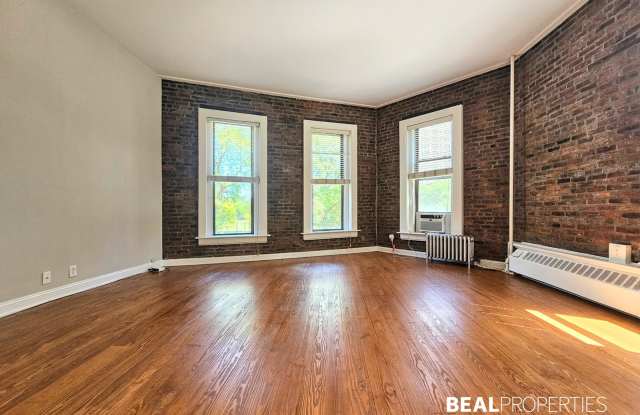 2202 North Clark Street Gallery 3