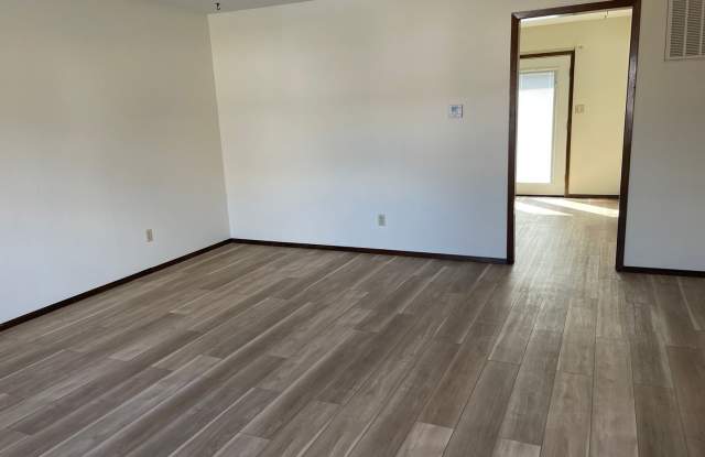 3 BEDROOM 1.5 BATHROOM TOWNHOUSE FOR RENT photos photos