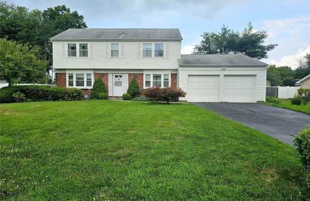 9 Maureen Lane - 9 Maureen Lane, Stony Brook, NY 11790