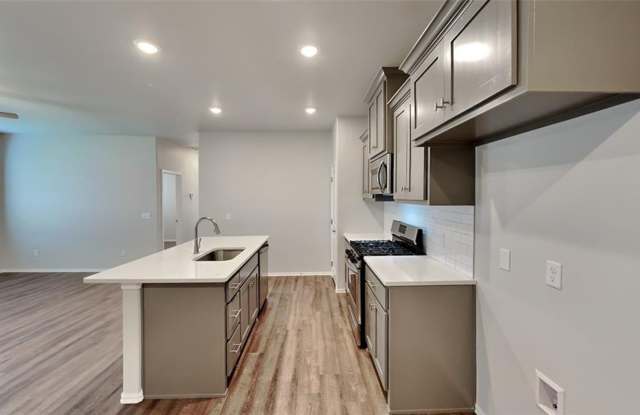 Luxury 3 Bedroom 2 Bathroom modern townhome in Piedmont Schools- Neighborhood Park/Basketball Court Gallery 4