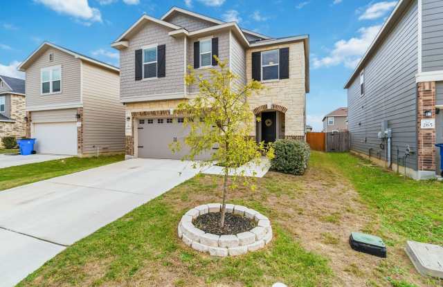 Spacious 3BR Home | 2 Living Areas | Game Room | Community Pool Gallery 3