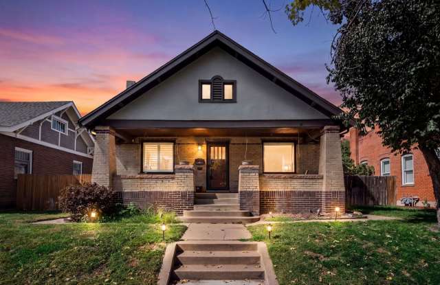 Furnished 3BD, 3BA Bungalow Near South Broadway with 2 Bonus Rooms Gallery 1