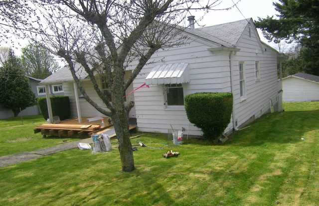 15233 9th Avenue SW - 15233 9th Avenue Southwest, Burien, WA 98166