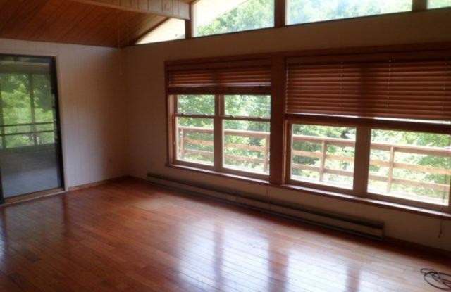 1349 Firefly Road Gallery 3