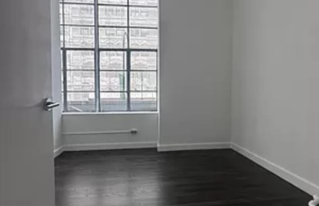 32 E 14th St Gallery 4