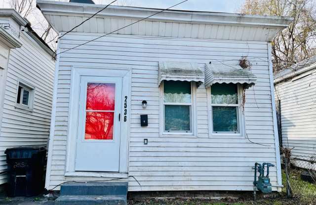 Updated 2 bedroom Portland house- Section 8 accepted photos photos