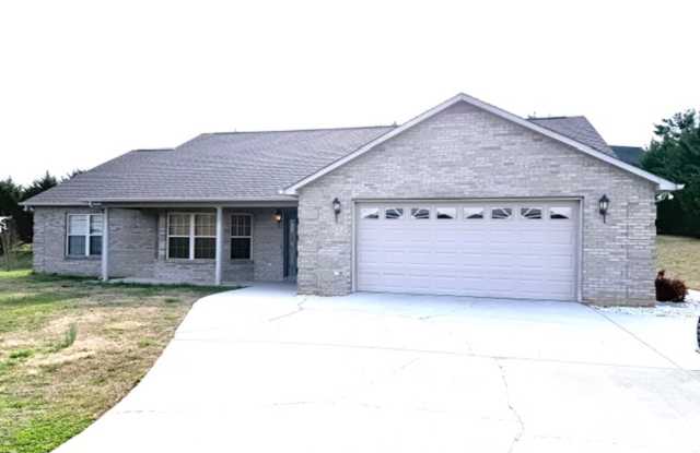 Sevierville 37876 - 3 bedroom 2 bath - call Linda Meese 865-591-6004 photos photos