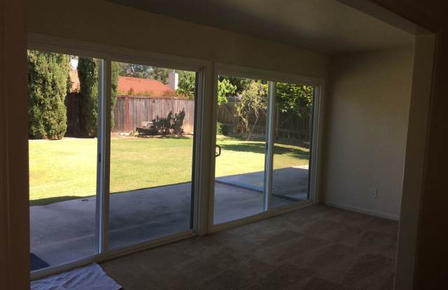 1933 Canyon Dr. Gallery 3
