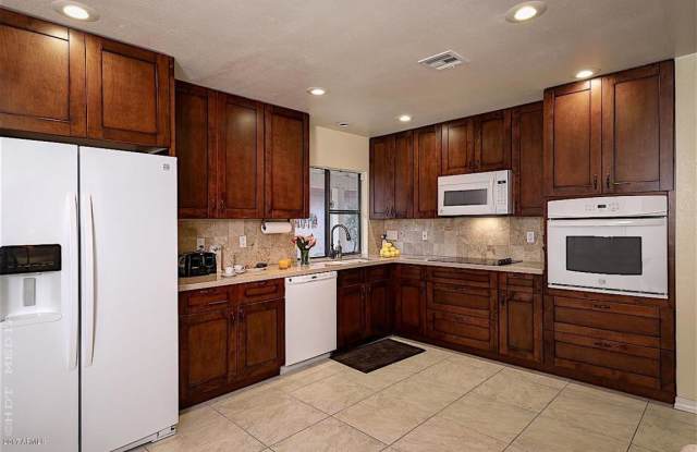 2220 S CATARINA -- Gallery 4