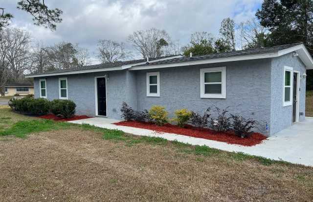 RENOVATED 3/2 w/ Den, Granite Counters, Stainless Appliances, Washer/Dryer,  Plank Vinyl Floors! Furnished or Unfurnished, Inc Lawn Maint! Avail NOW for $1850/month! photos photos