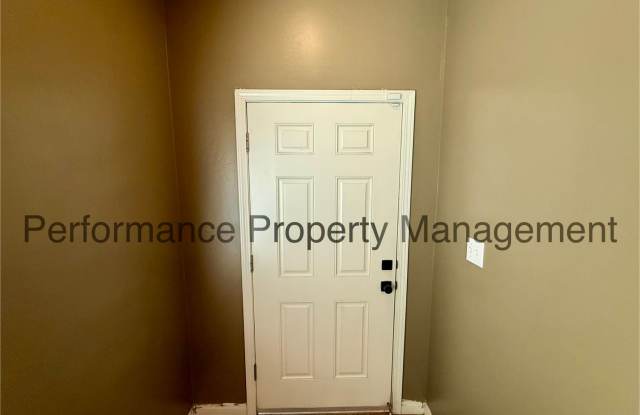 Spacious 4 Bed/3 Bath S Bakersfield Home w/ RBP & Deposit Alternative Option Gallery 3