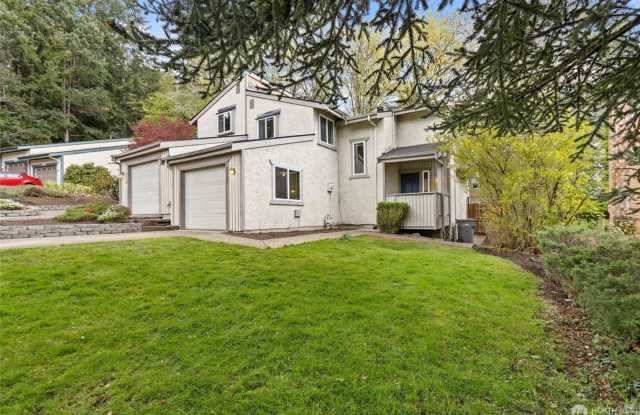 3Bd/1.5Ba Redmond Condo Gallery 3