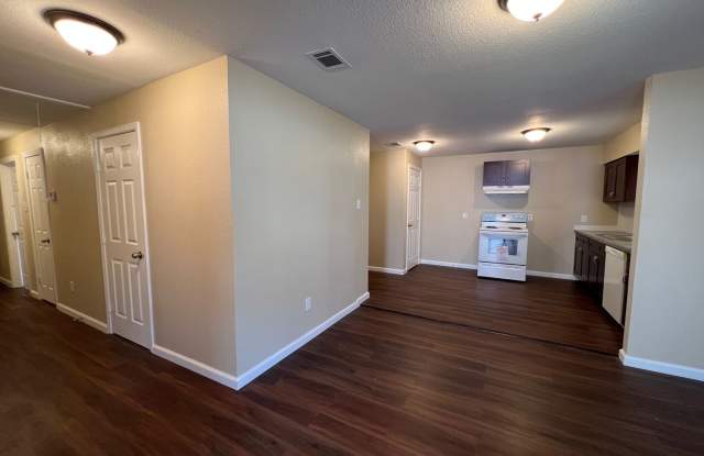 Newly remodeled 3bed/2bath in Eagle Lake, TX Gallery 4