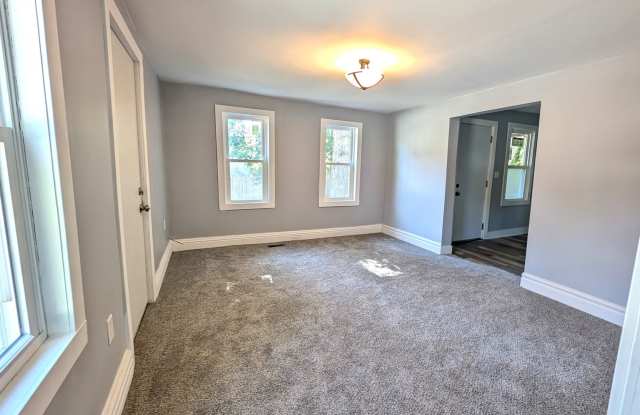 Beautiful Remodeled Home 1135 Holt Gallery 4