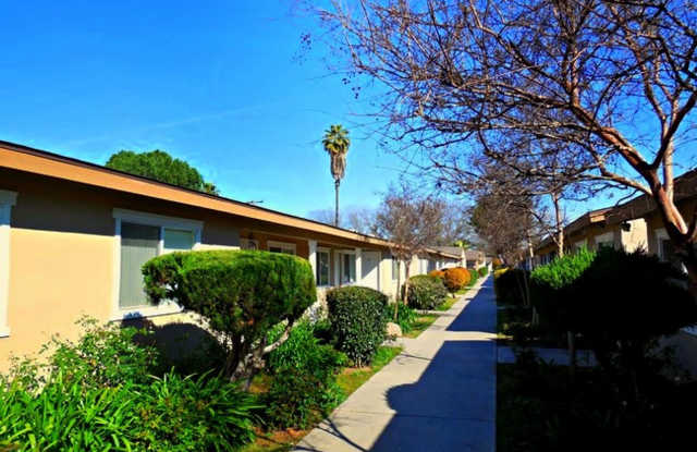 2 bedroom 1.5 bathroom townhouse Gallery 3