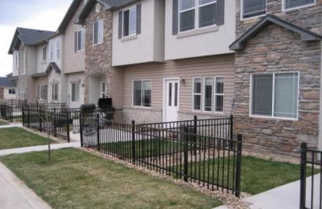 A Fantastic 3 Bedroom, 2.5 Bath Townhouse! Available beginning of June! photos photos